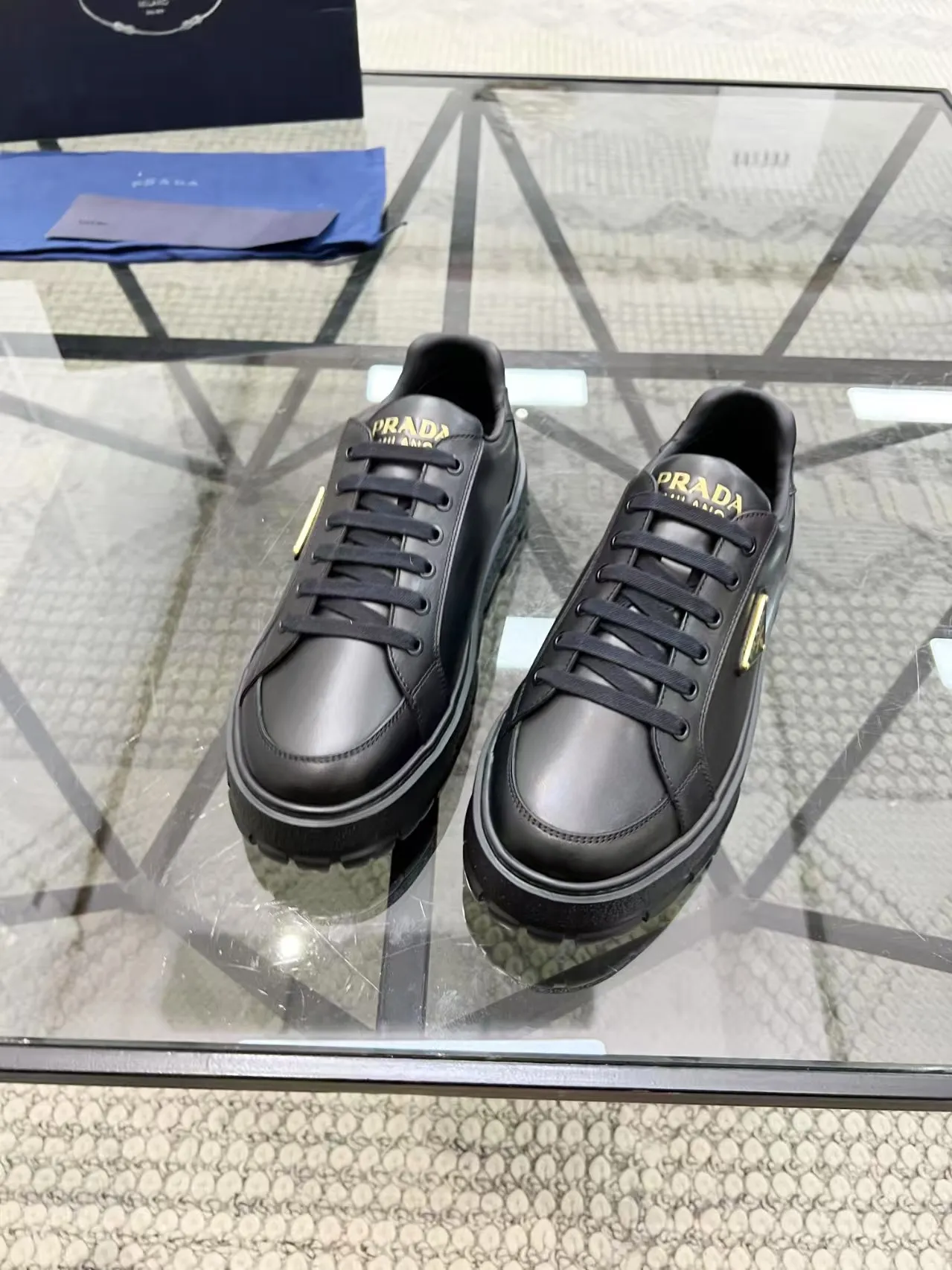 Men's Men's Shoes 💰440 [New Style] 🎍🎍Prada Prada's new men's leather sneakers, the highest version on the market, any comparison is welcome🆚! The original leather has excellent texture and is super high-end! Fetal sheep net lining imported from Italy, removable pad! Luxurious materials and fine workmanship, highly recommended! Code: 38-44 (45 can be customized
